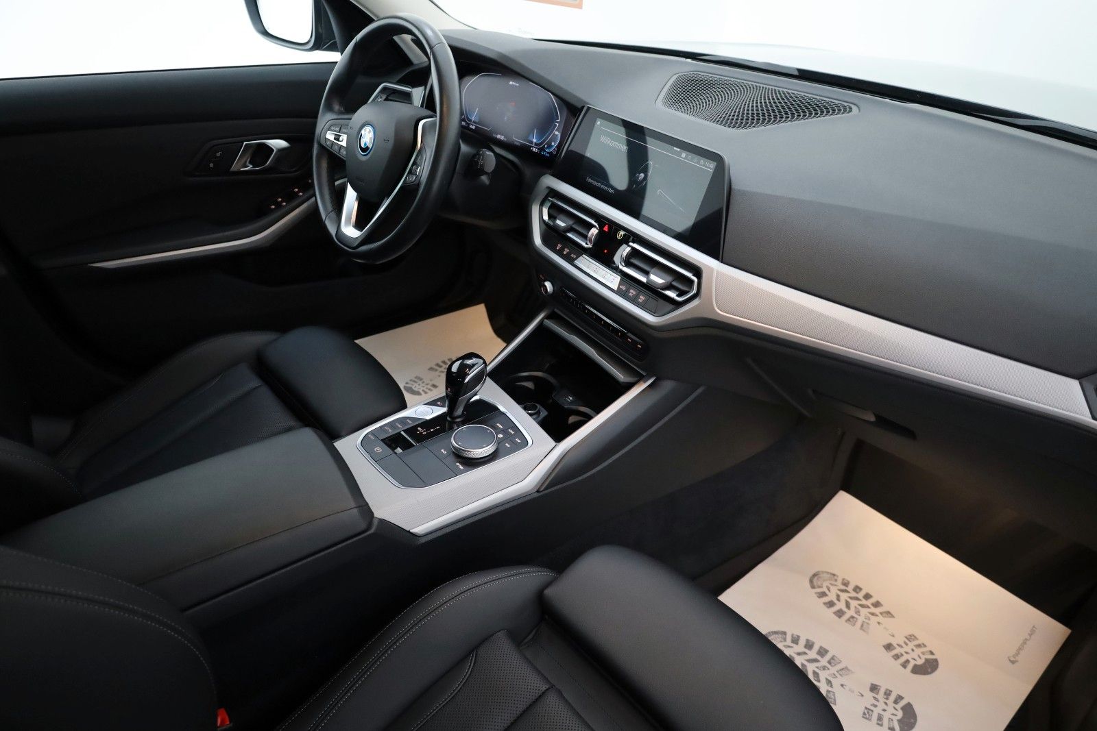 Fahrzeugabbildung BMW 320e Touring Advantage Leder,Navi,LED,Kamera,AHK