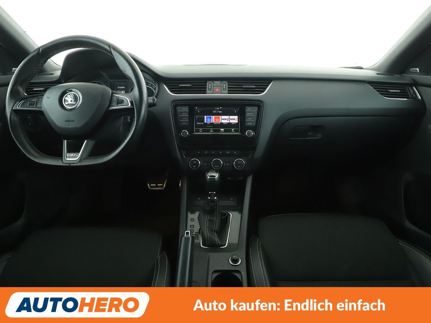 Skoda Octavia 2.0 TSI RS Aut.*NAVI*TEMPO*PANO*BI-XENON