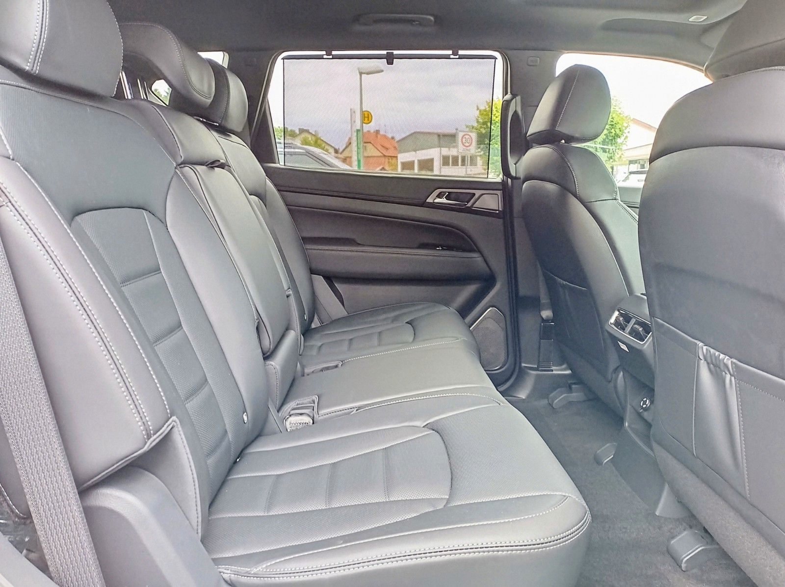 Fahrzeugabbildung KGM REXTON+BLACKLINE+20ZOLL+PANO+360°+KAMERA+LEDER+
