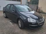 Volkswagen VW Jetta 1.6 FSI Trendline - Volkswagen Jetta Trendline mit Benzin-Antrieb