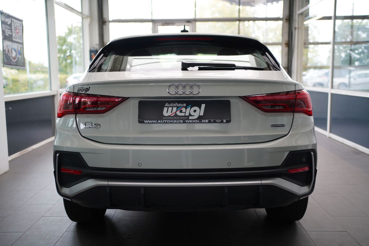 Fahrzeugabbildung Audi Q3 40 TFSI quattro S Line +Komfortzugang+LED+AHK
