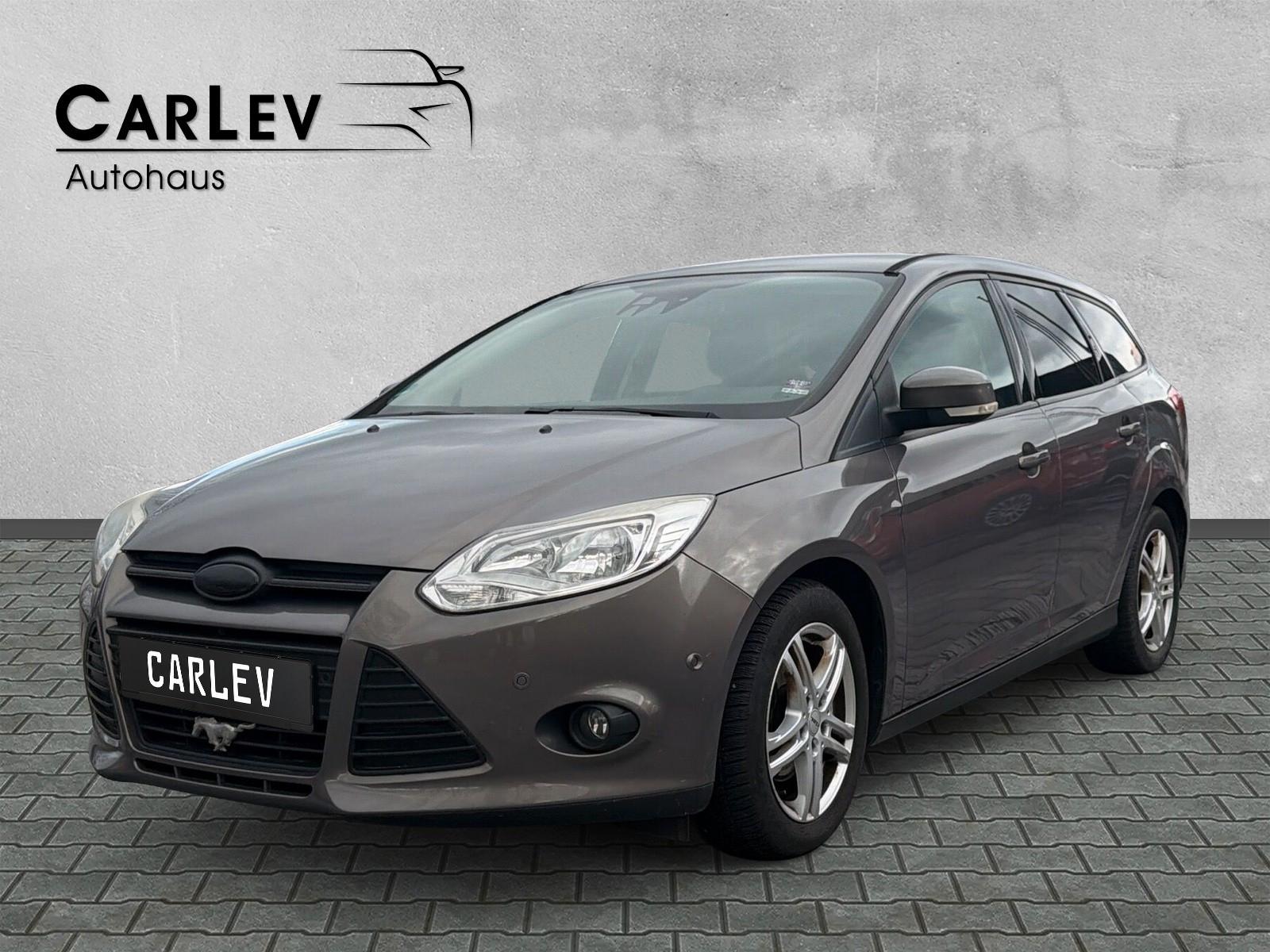 Ford Focus 2014 — interior