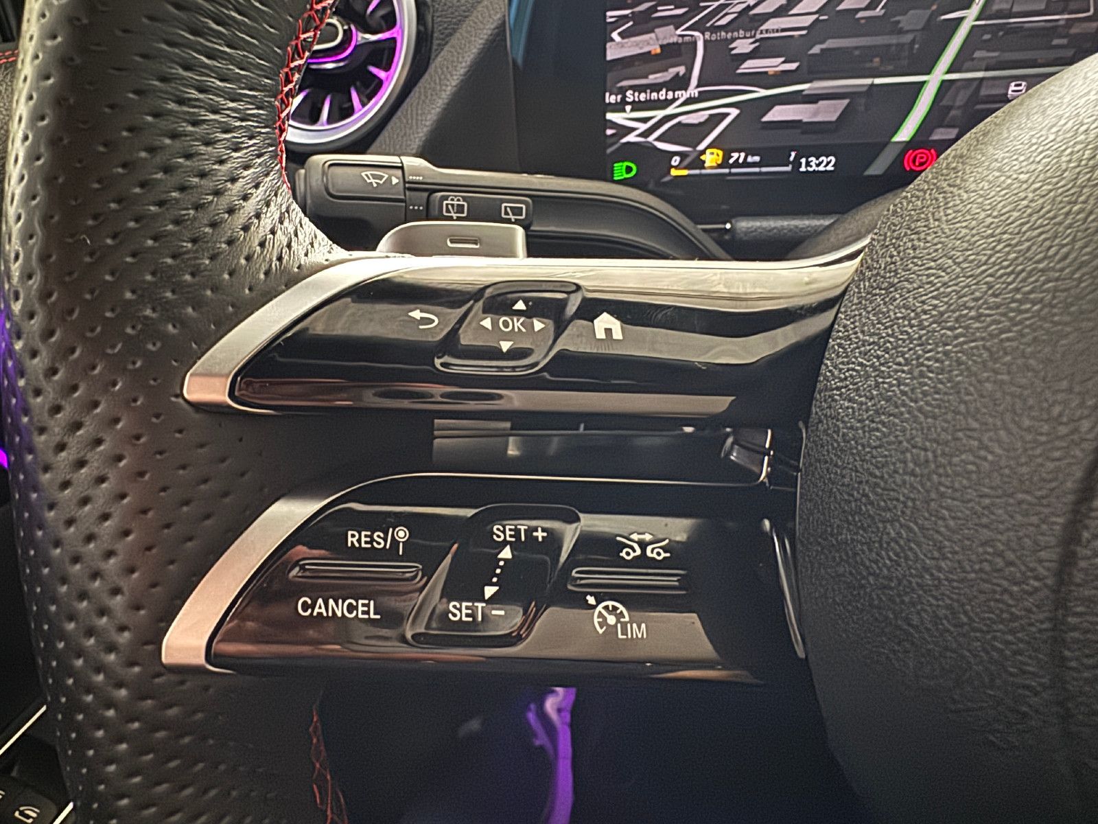 Fahrzeugabbildung Mercedes-Benz GLA 200 d 8GT AMG LINE PLUS MBUX DISTRONIC 19ALU