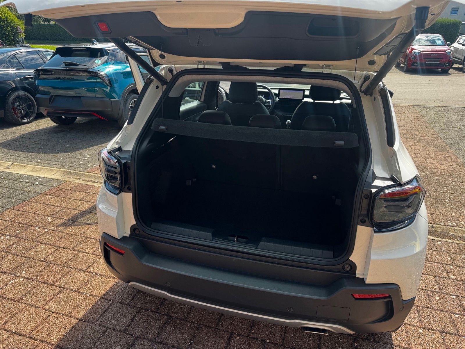 Fahrzeugabbildung Jeep Avenger 1.2 Altitude Navi Kamera El. Heckklappe
