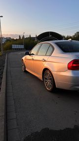 BMW 320i e90 - BMW 320 mit Benzin-Antrieb: Limousine, 320i E90