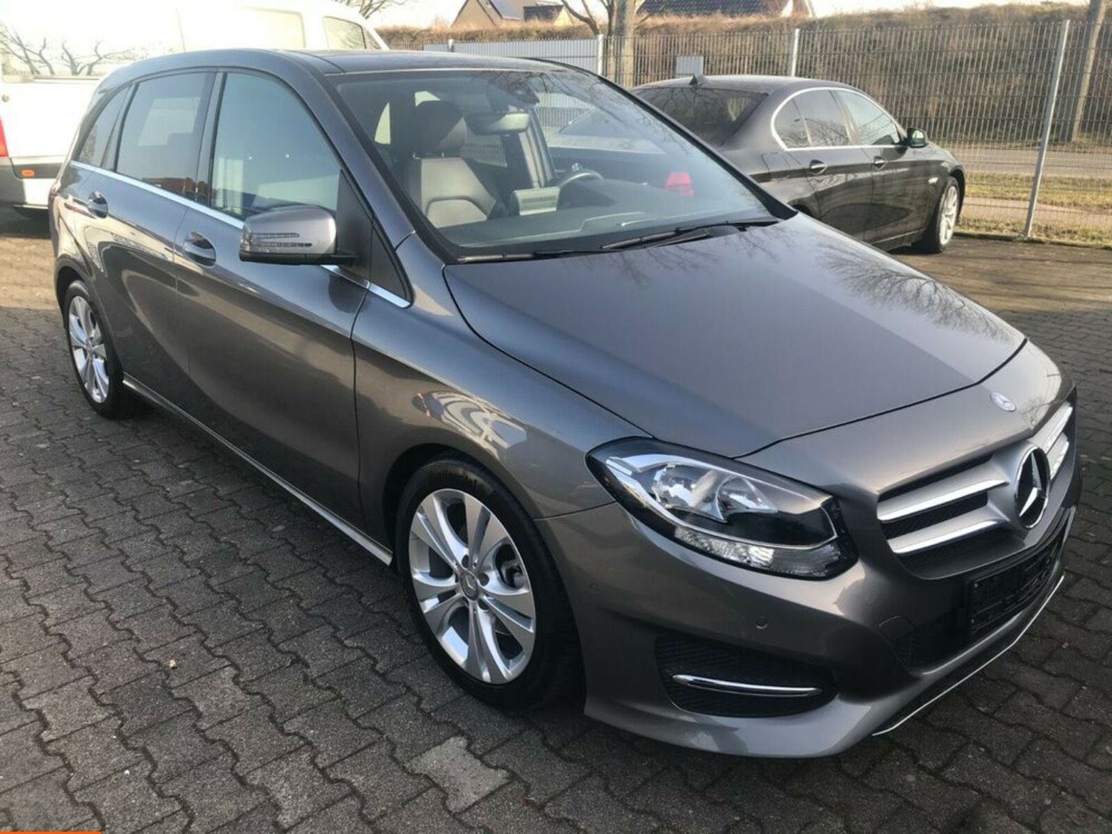 MERCEDES-BENZ Mercedes B Klasse B180 Urban Mountaingrau ...