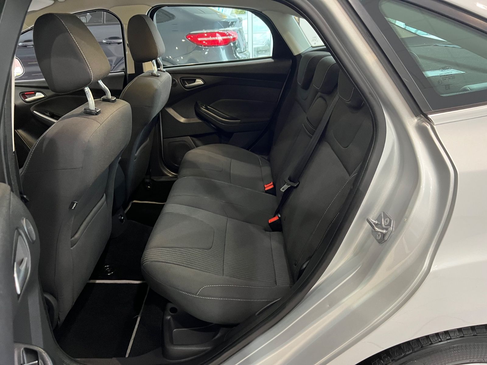 Fahrzeugabbildung Ford Focus Lim. 1.6 Titanium * AUTOMATIK *