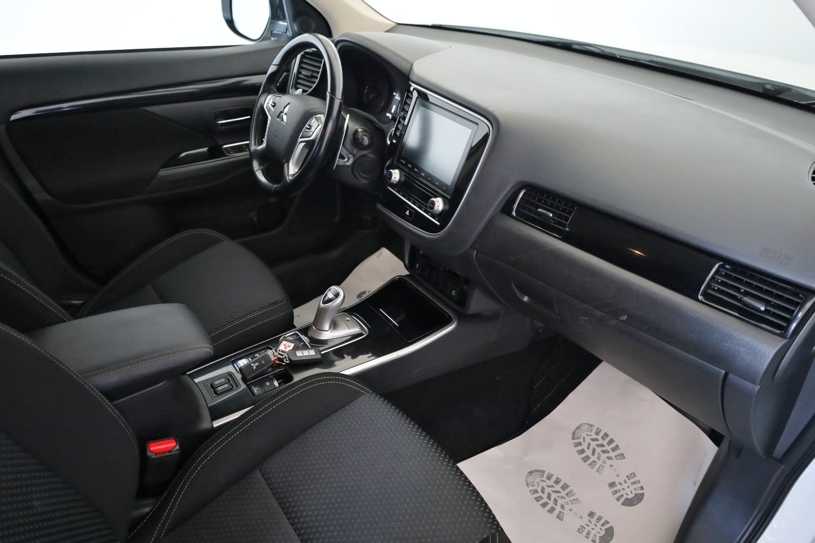 Fahrzeugabbildung Mitsubishi Outlander PHEV 4WD SH,PDC,Kamera,AHK,SR+WR
