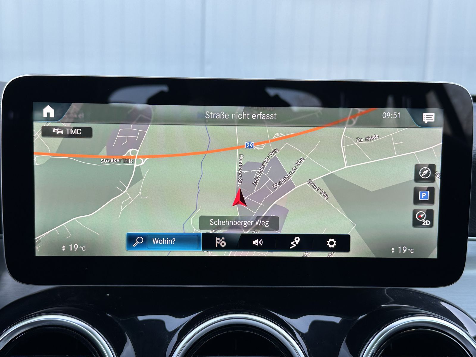 Fahrzeugabbildung Mercedes-Benz GLC 220d 4Matic AMG-Line NAV+LED+AHK+PANO+360°