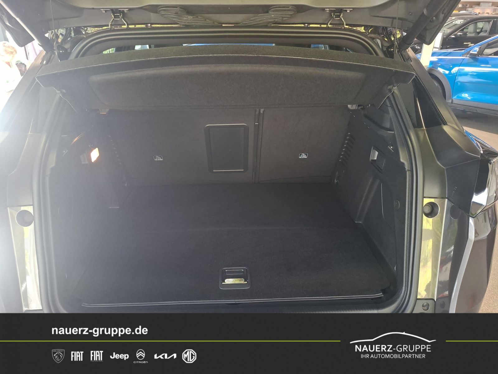 Fahrzeugabbildung Peugeot 3008 Hybrid4 300 GT