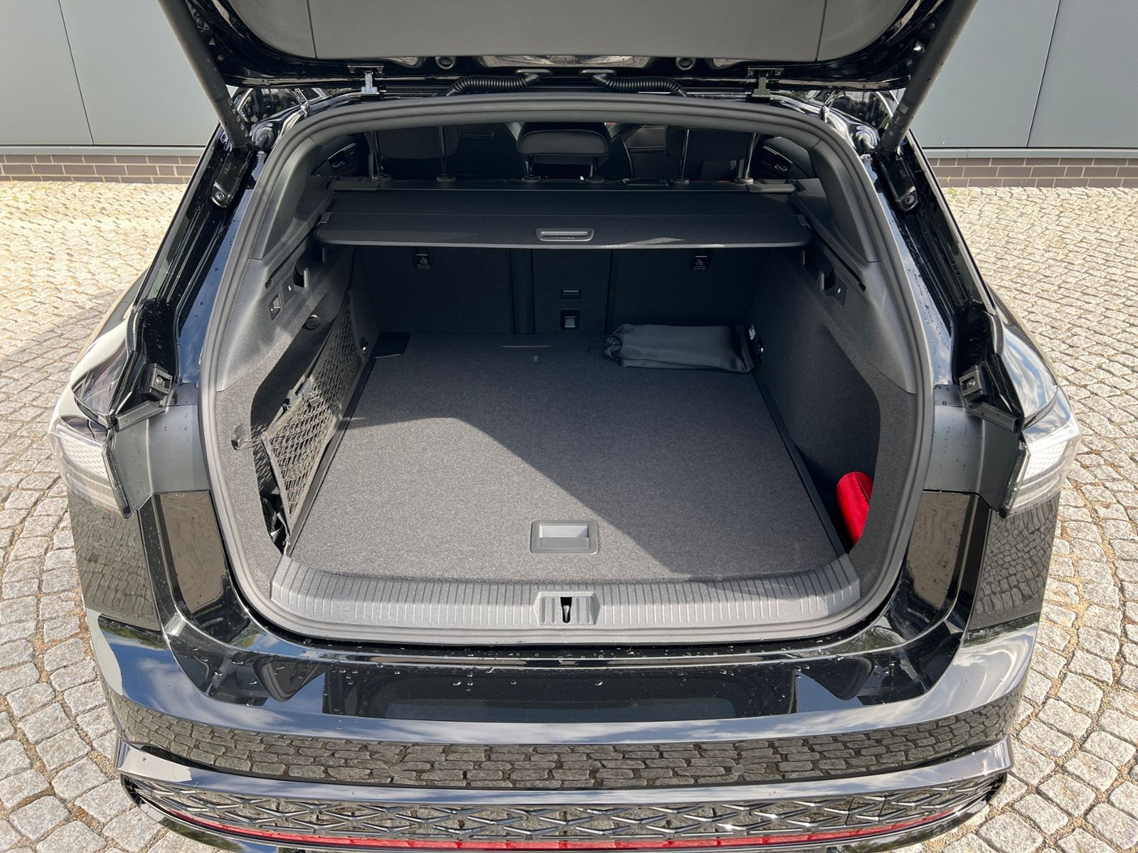 Fahrzeugabbildung Volkswagen ID.7 GTX Tourer 4MOTION 250 kW *AHK, Wärmepumpe,