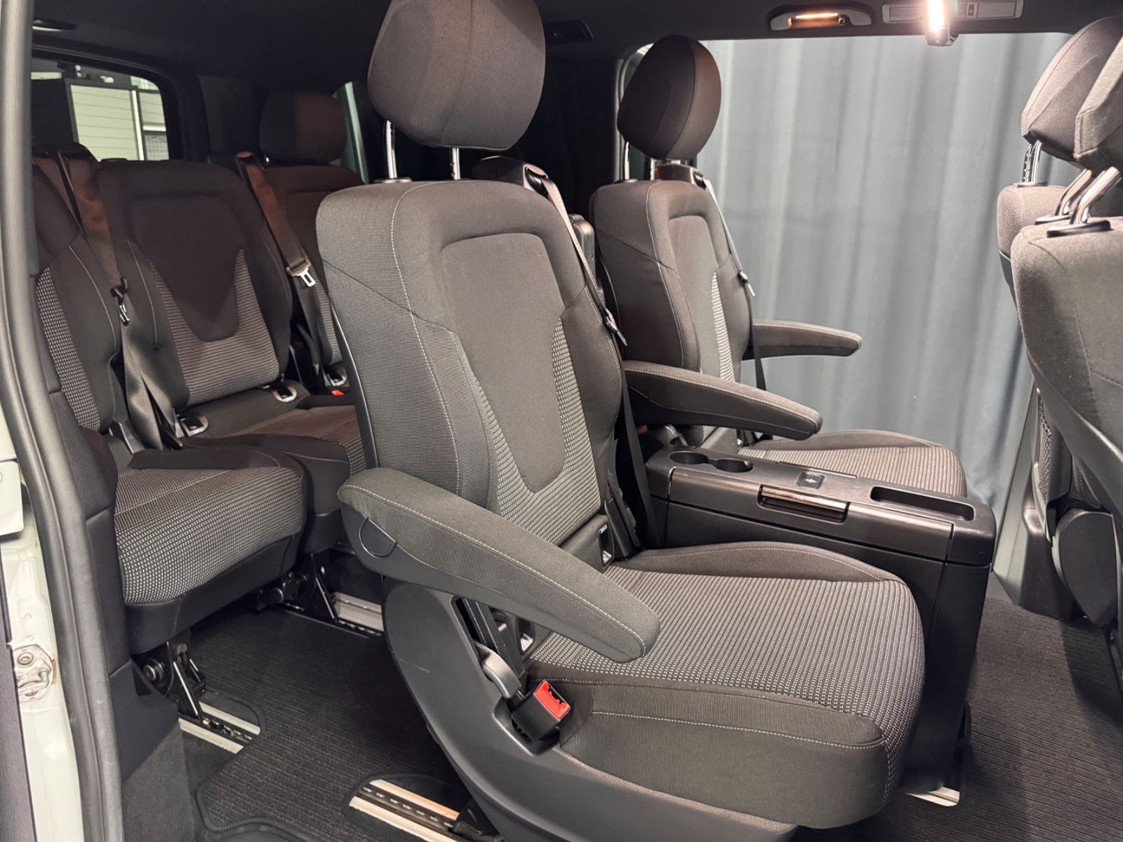 Fahrzeugabbildung Mercedes-Benz V 300d EDITION lang|AMG-LINE|7-SITZER|AHK|NAVI|