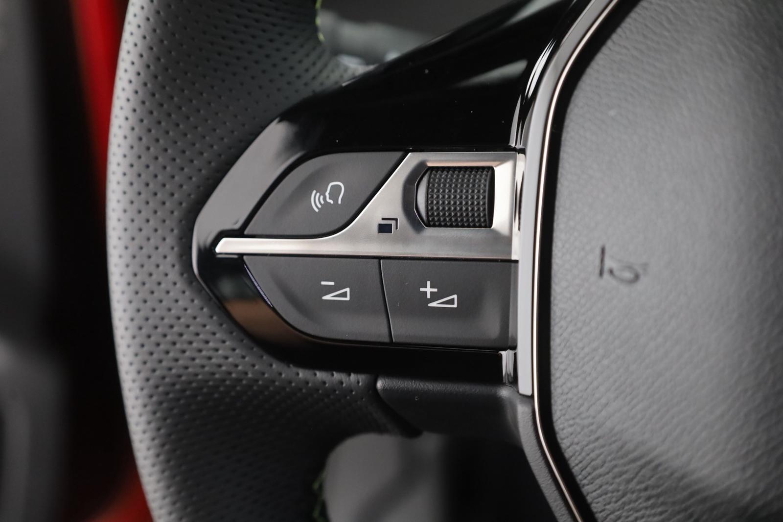 Peugeot 2008 GT 1.2 Hybrid 145 Aut. LED ACC Navi