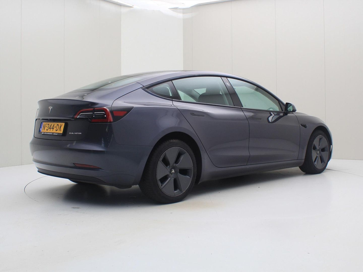 Tesla Model 3 Long-Range AWD 351pk 75 kWh 92,3% SoH FA imagem 3