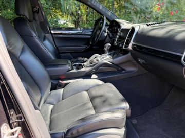 Porsche Cayenne - 4