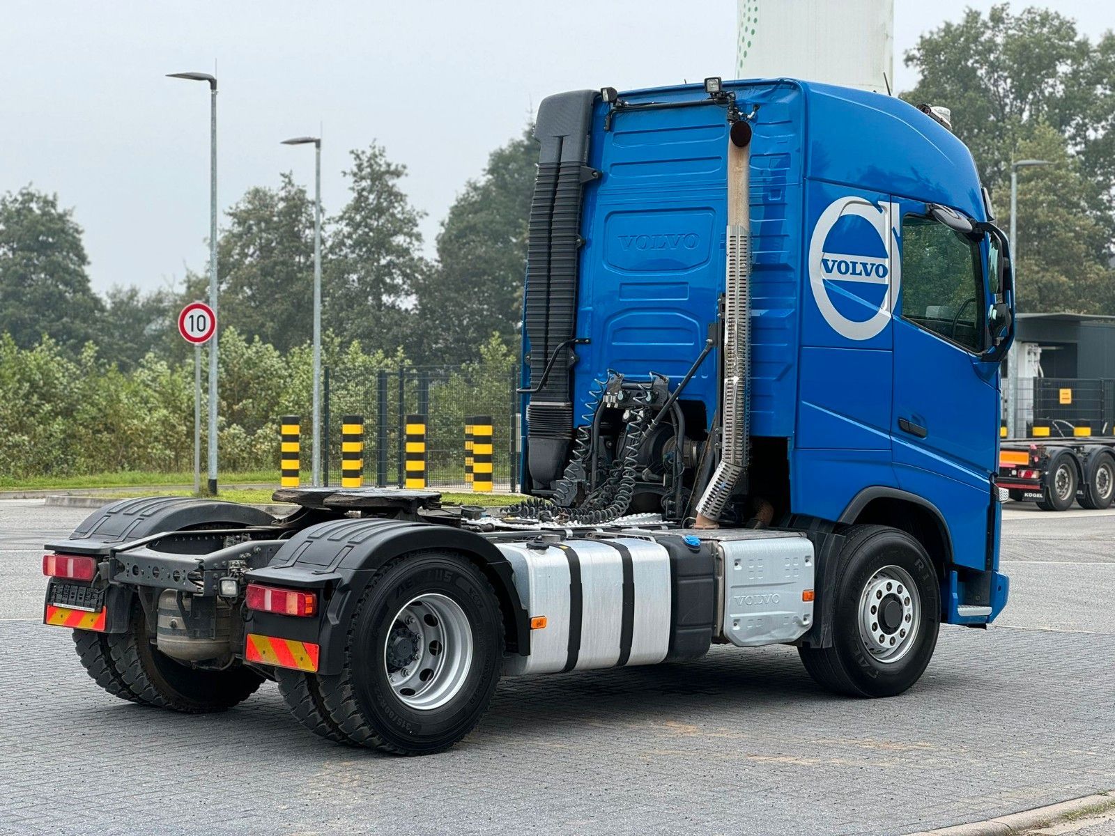 Fahrzeugabbildung Volvo FH 500 4x4H BL SA mit 2-Kreis-Hydraulik