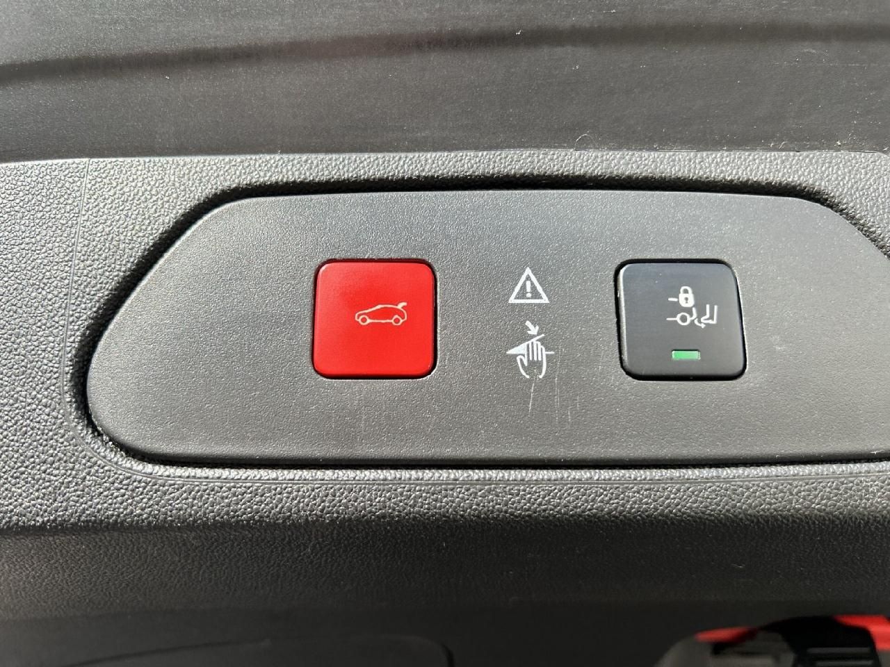 Fahrzeugabbildung Opel Grandland Ultimate 1.6 AT, AHK