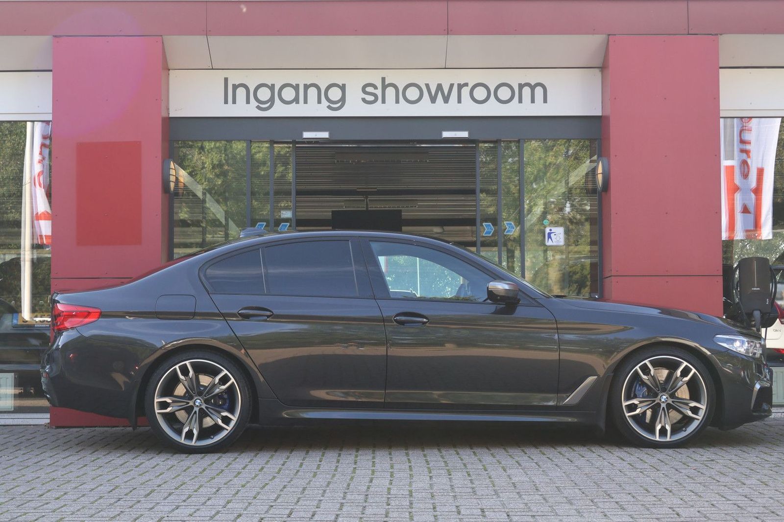 BMW M550 5-serie M550d xDrive High Executive | M-Spo imagem 3