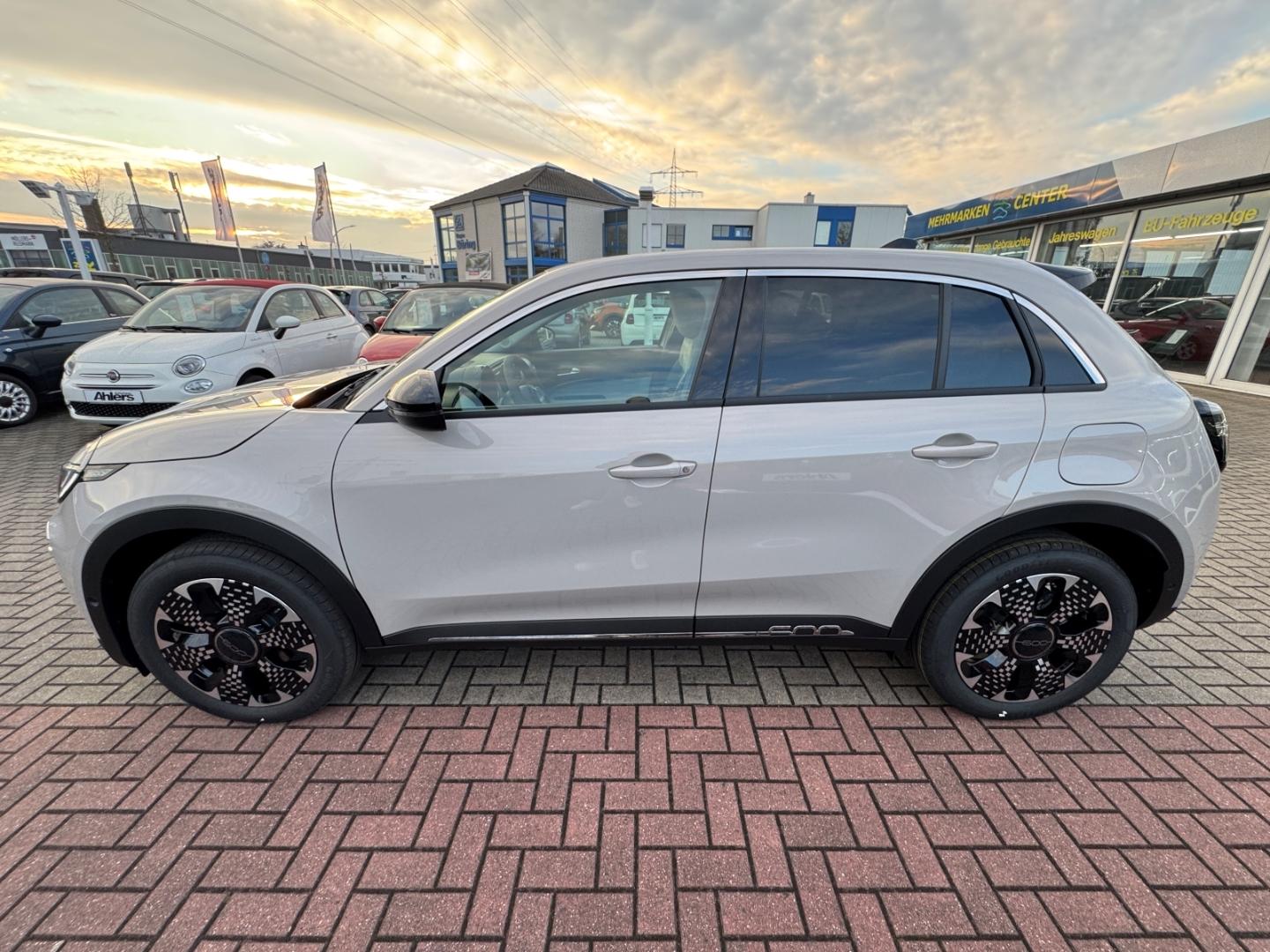 Fiat 600 La Prima+AUTOMATIK+LEDERBRAUN+NAVI+KAMERA+SH