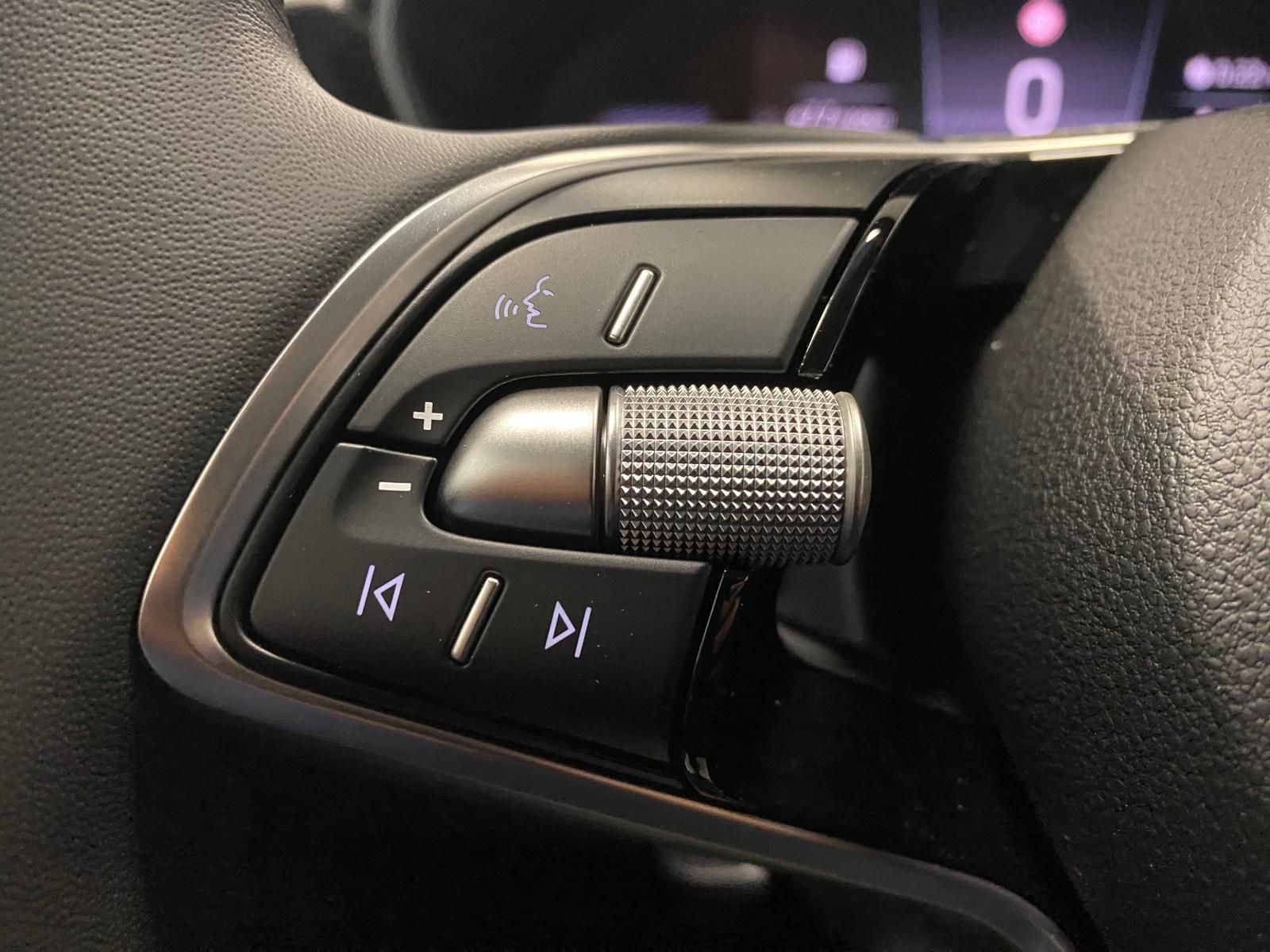 Fahrzeugabbildung SKODA Fabia 1.0 TSI+Garantie 2031+RüKAMERA+ALU+PDC+