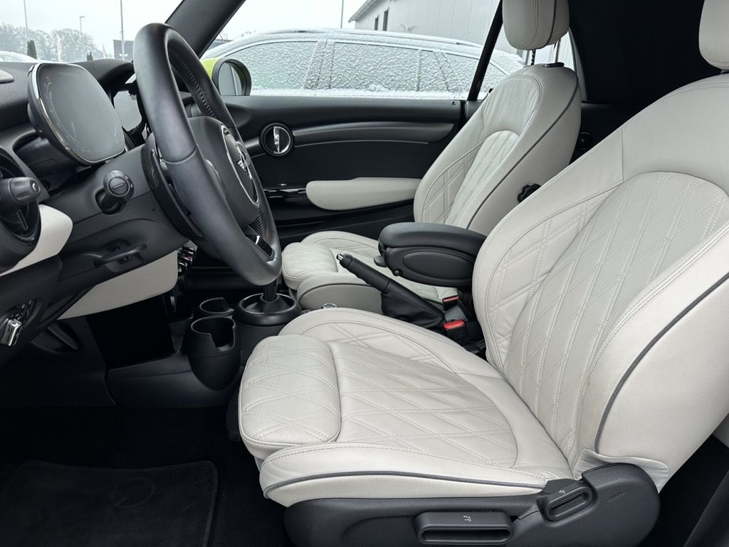 Fahrzeugabbildung MINI Cooper S Cabrio Classic Trim Sport-Aut. NAV+LED