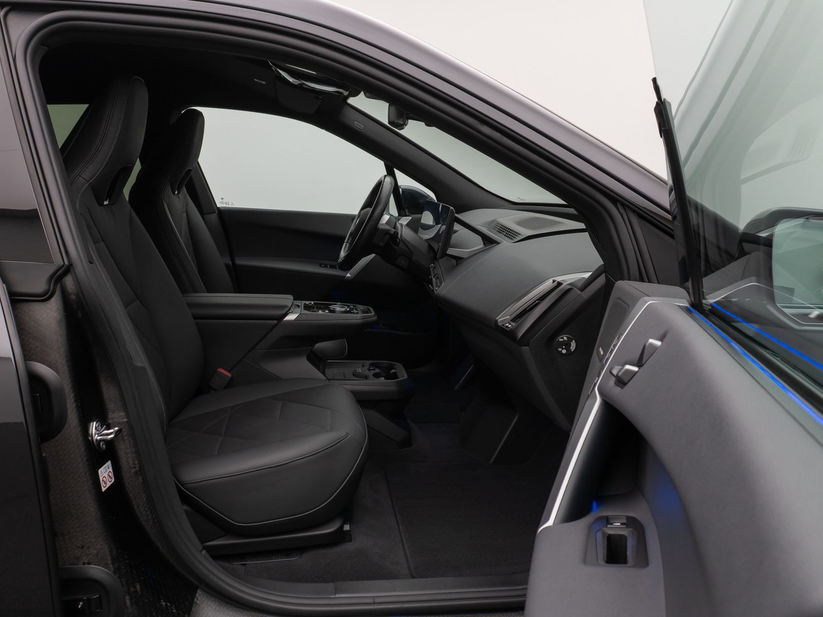 Fahrzeugabbildung BMW iX xD40 Sportpaket360°DAB H/K ACC AHK Komfort
