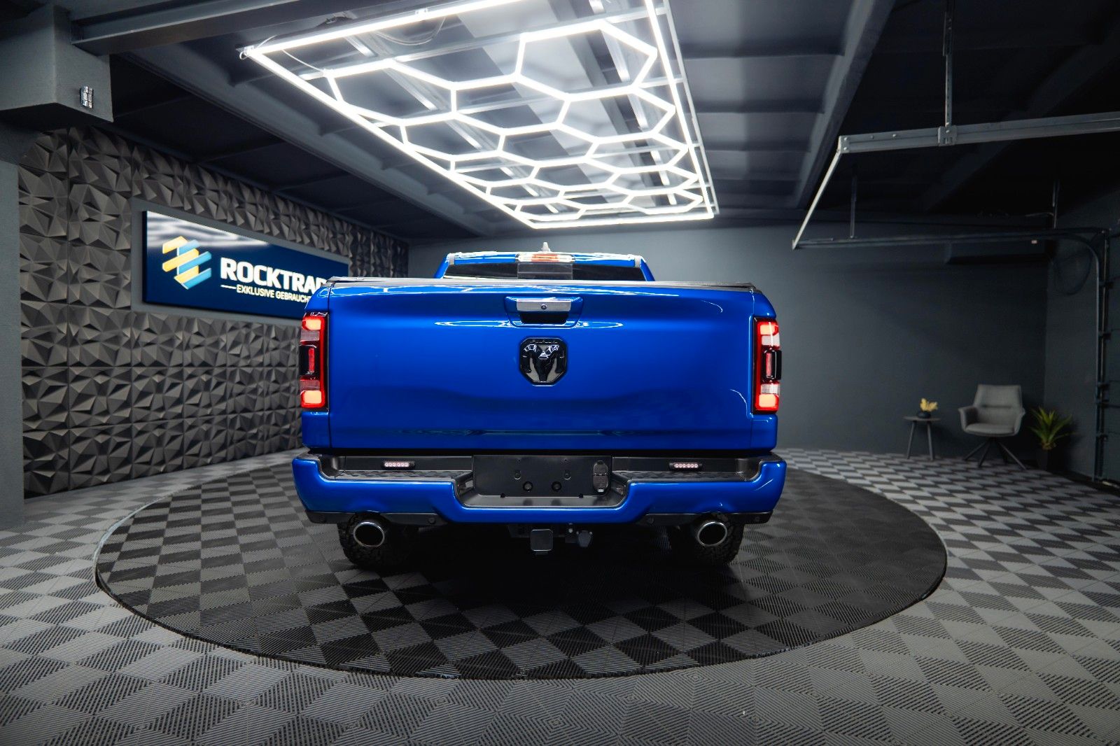 Fahrzeugabbildung Dodge RAM 5.7 V8 HEMI 4x4 OFFROAD Night Limited 19%