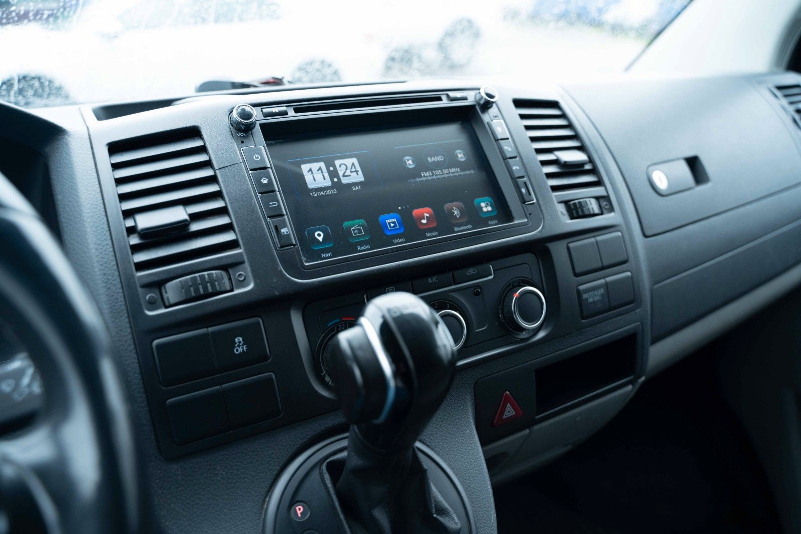 Fahrzeugabbildung Volkswagen T5 2.0 TDI LR XENON KAM. NAV LED STANDH. CARPLAY