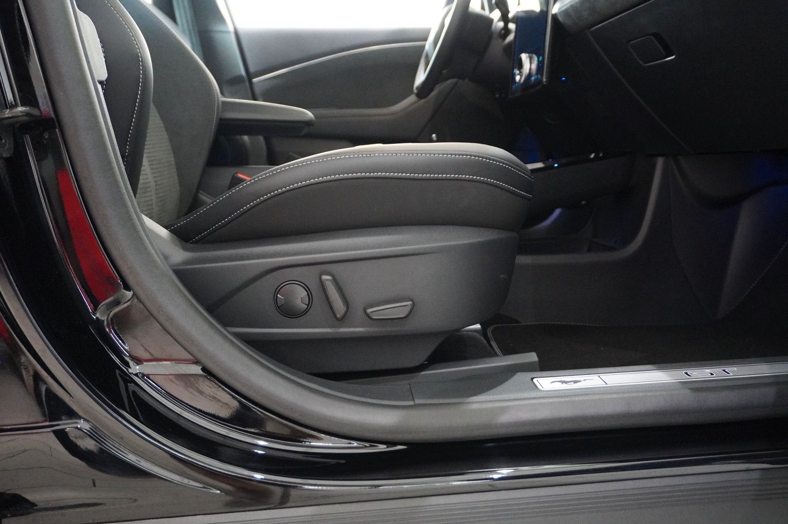 Fahrzeugabbildung Ford Mustang Mach-E GT AWD 99KWH NAVI/360°/B&O/PANO.