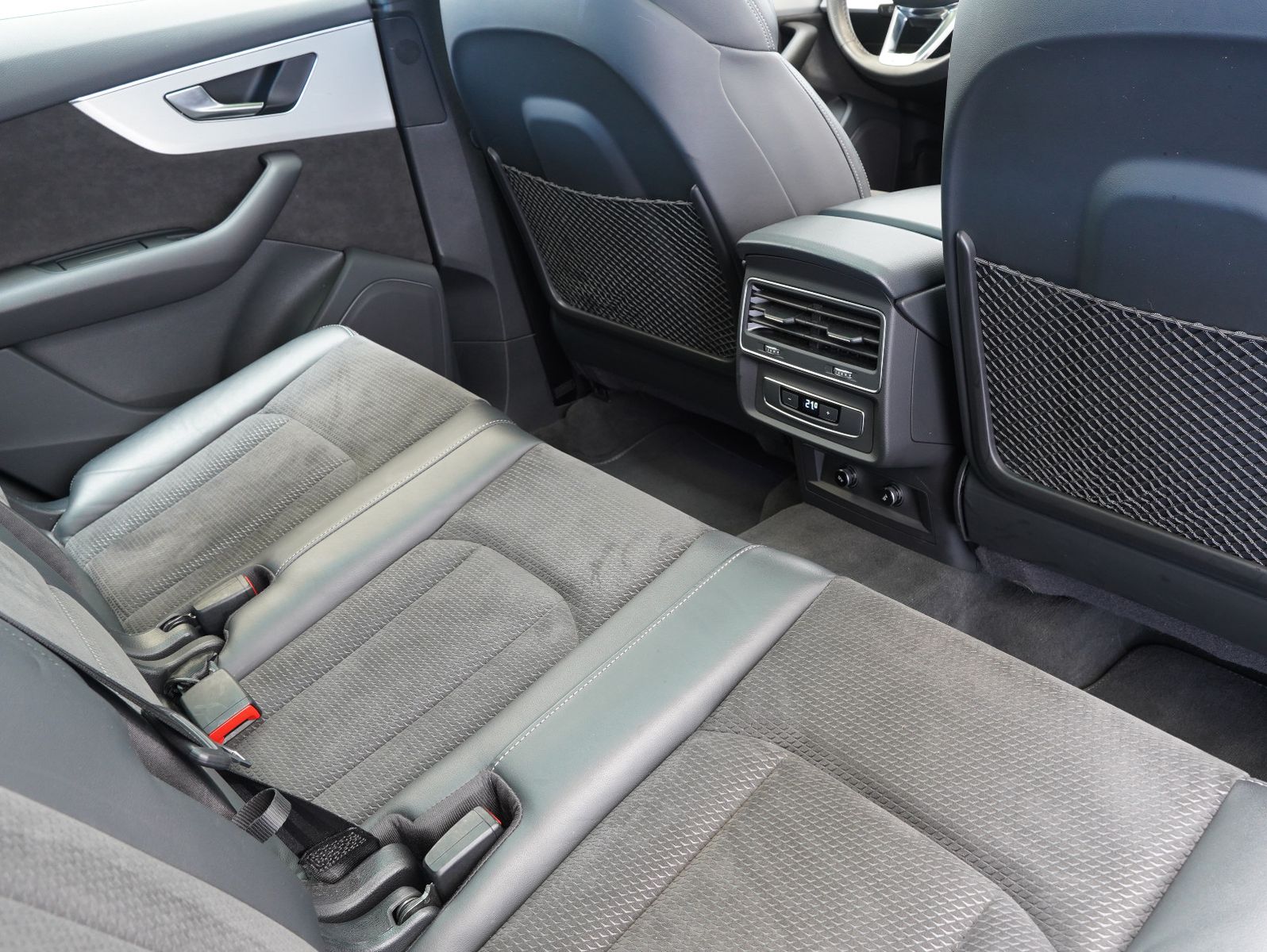 Fahrzeugabbildung Audi Q7 55 TFSI e quattro S line Sport / Plus BLACK