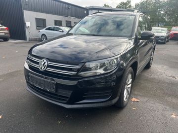 Volkswagen Tiguan - 1