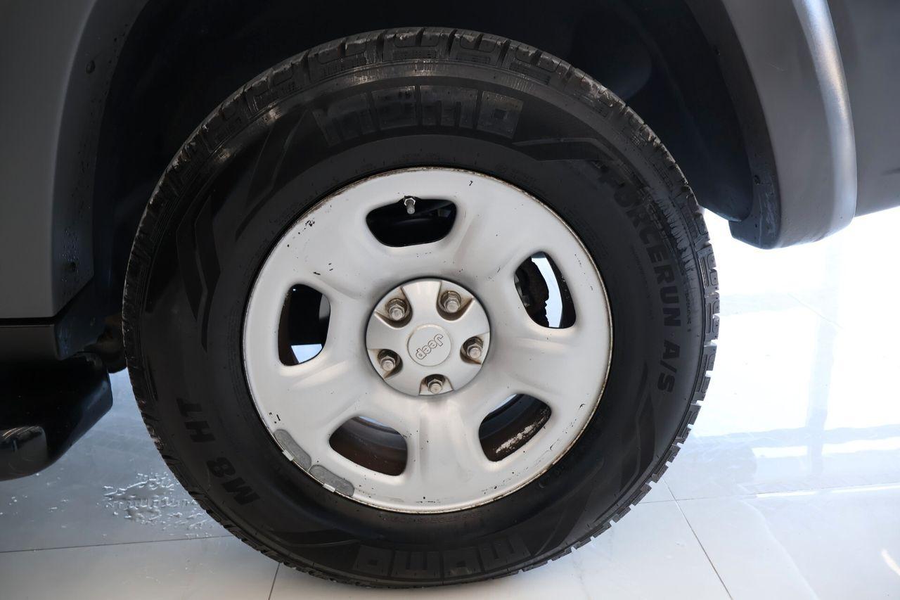 Jeep Cherokee 2006 — photo 14