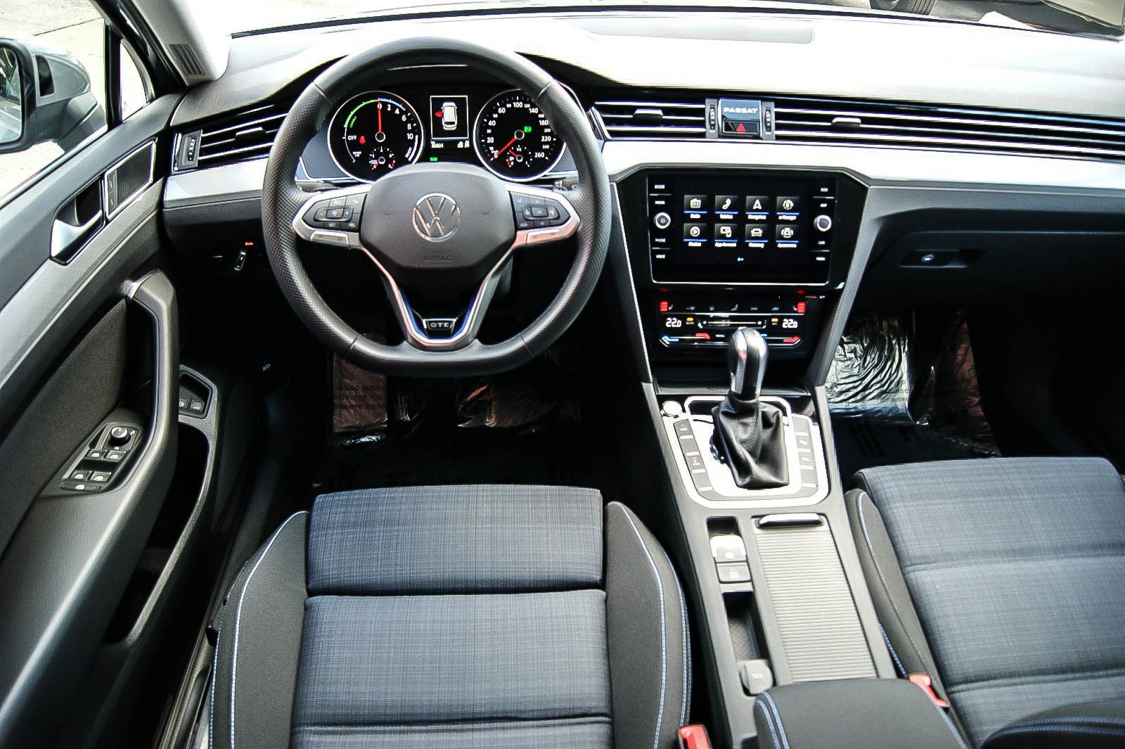 Fahrzeugabbildung Volkswagen Passat Variant HYBRID GTE IQ NAVIGATION 1.HAND