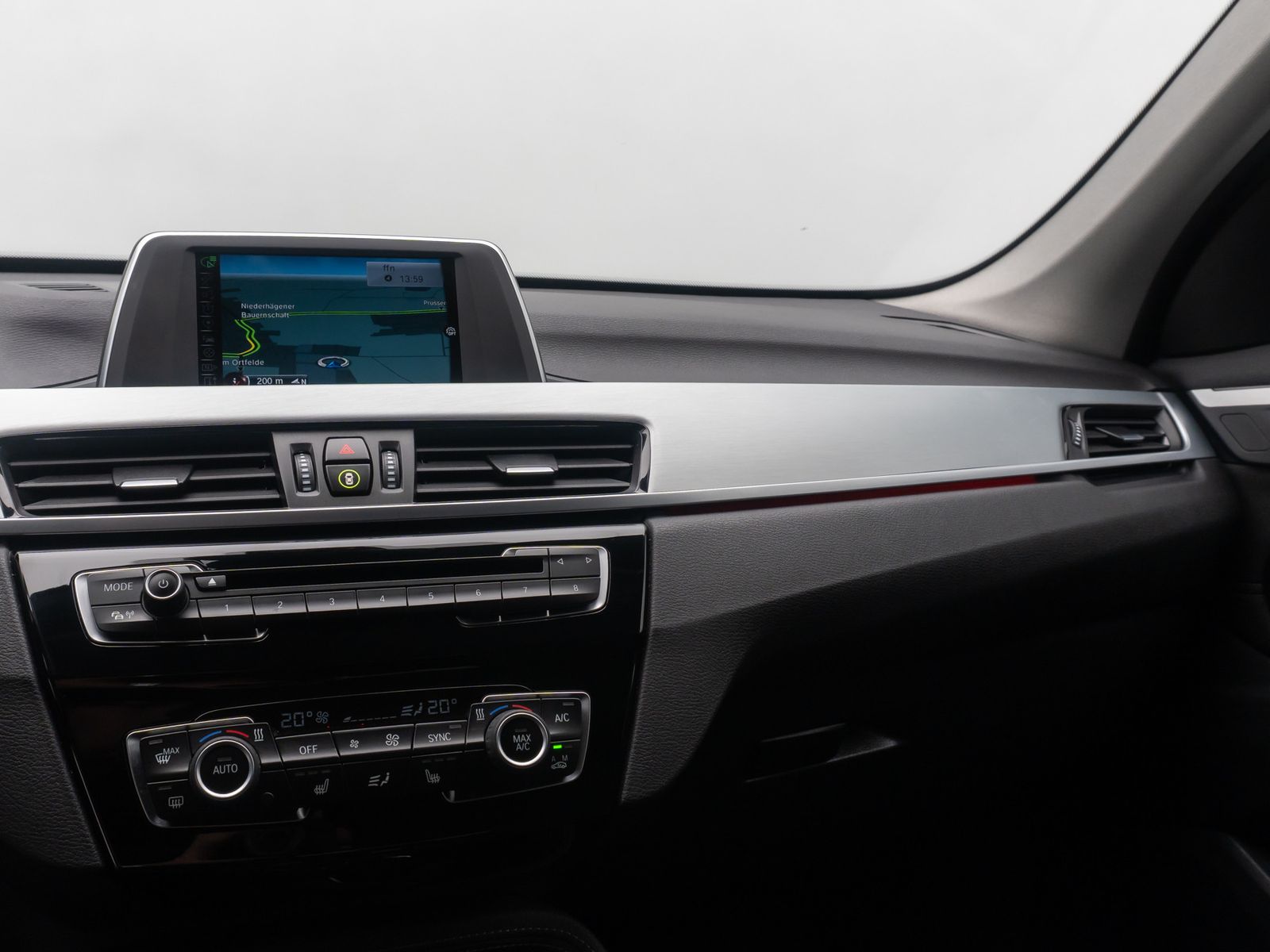 Fahrzeugabbildung BMW X1 sD18d Sport Line ParkAss Navi GeschwindigReg