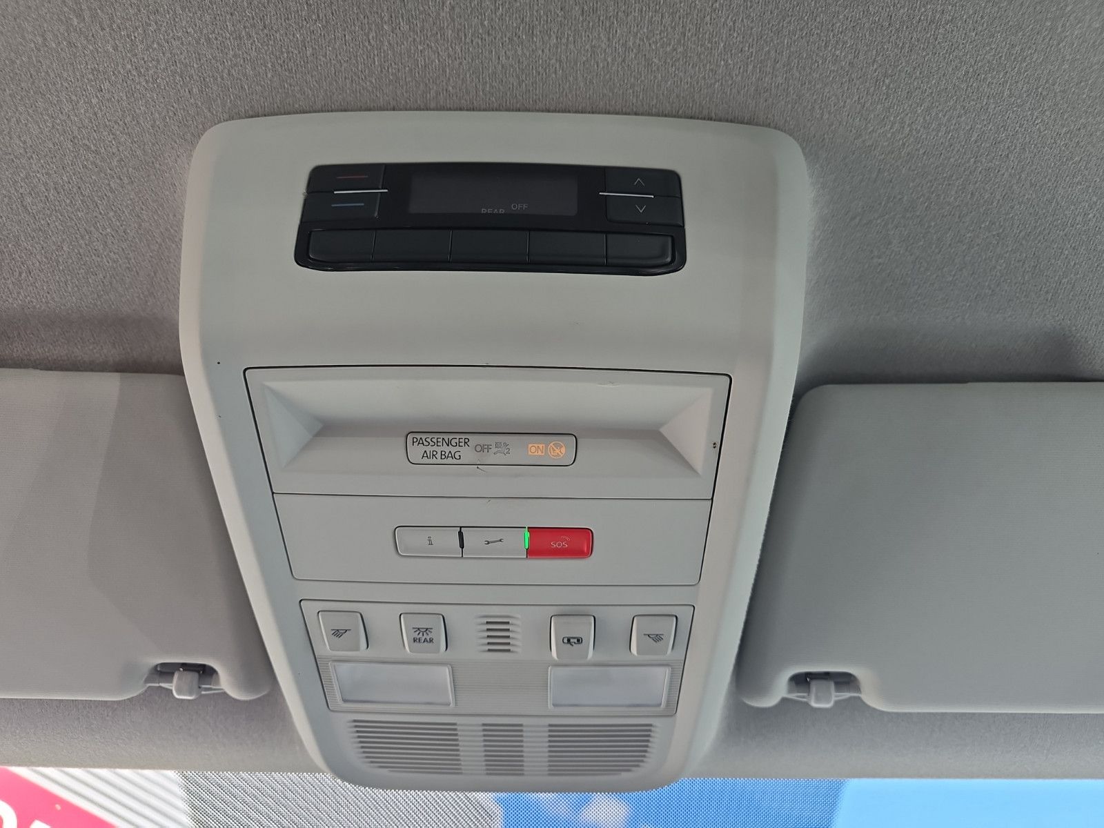Fahrzeugabbildung Volkswagen T6 Transporter Kombi Langer Radstand 9 Sitzer