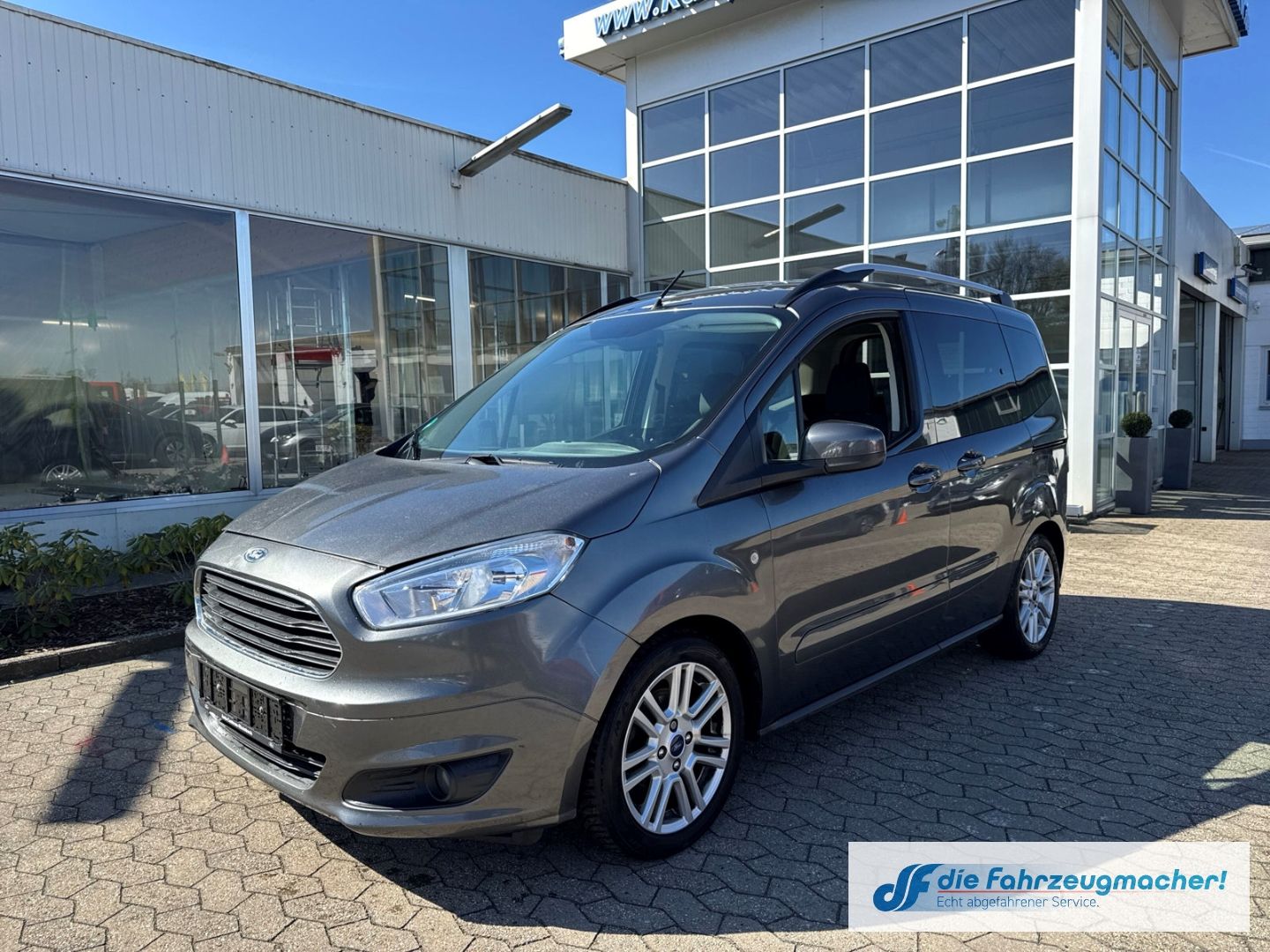 Fahrzeugabbildung Ford Tourneo Courier Titanium Mehrzonenklima *EXPORT