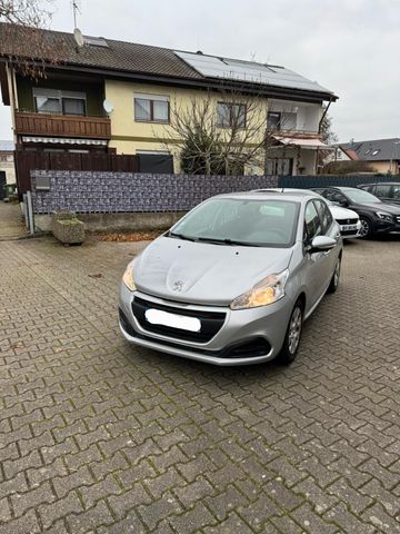 Peugeot 208  Klima 1.2 Benzin Tempomat 1Hand Euro 6