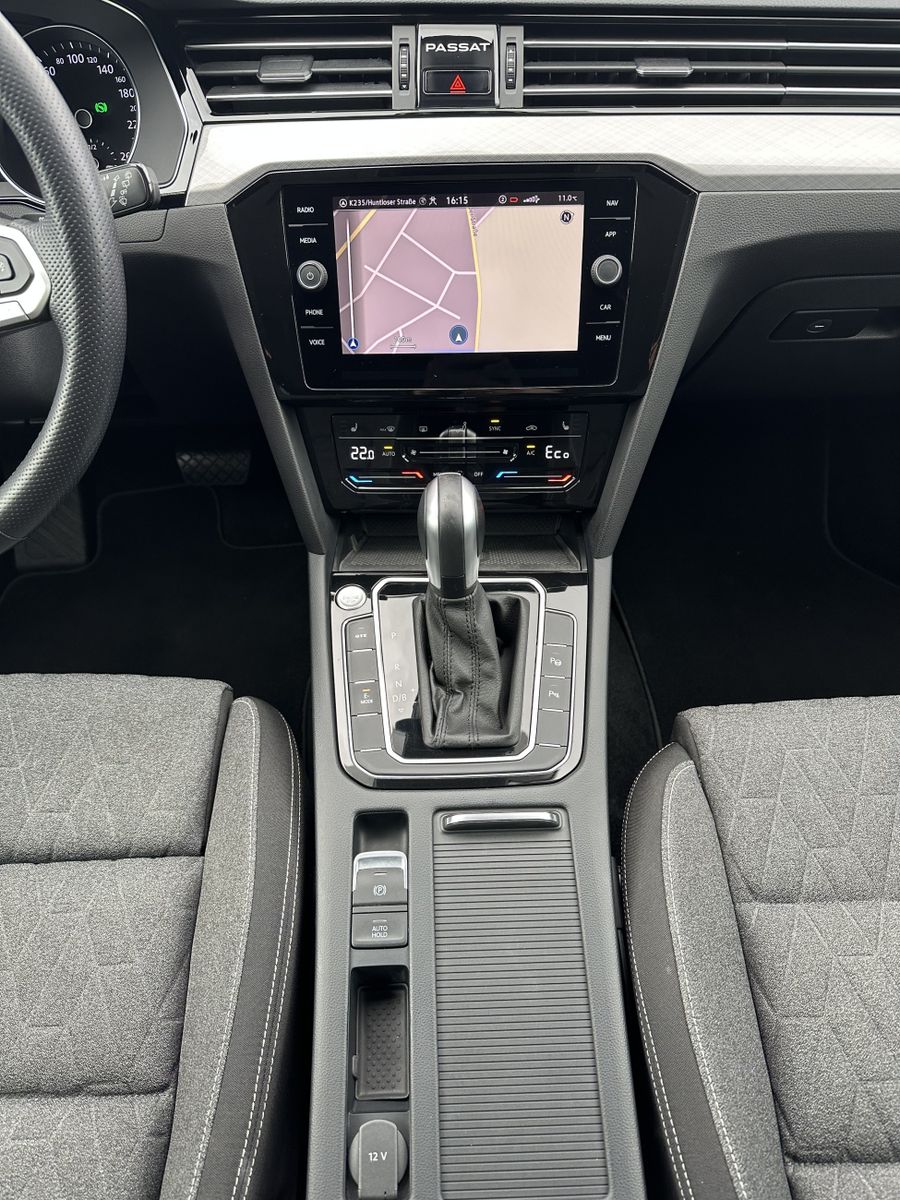 Fahrzeugabbildung Volkswagen Passat GTE Hybrid NAV+LED+KAM+AHK+1HAND+17ZO+PP
