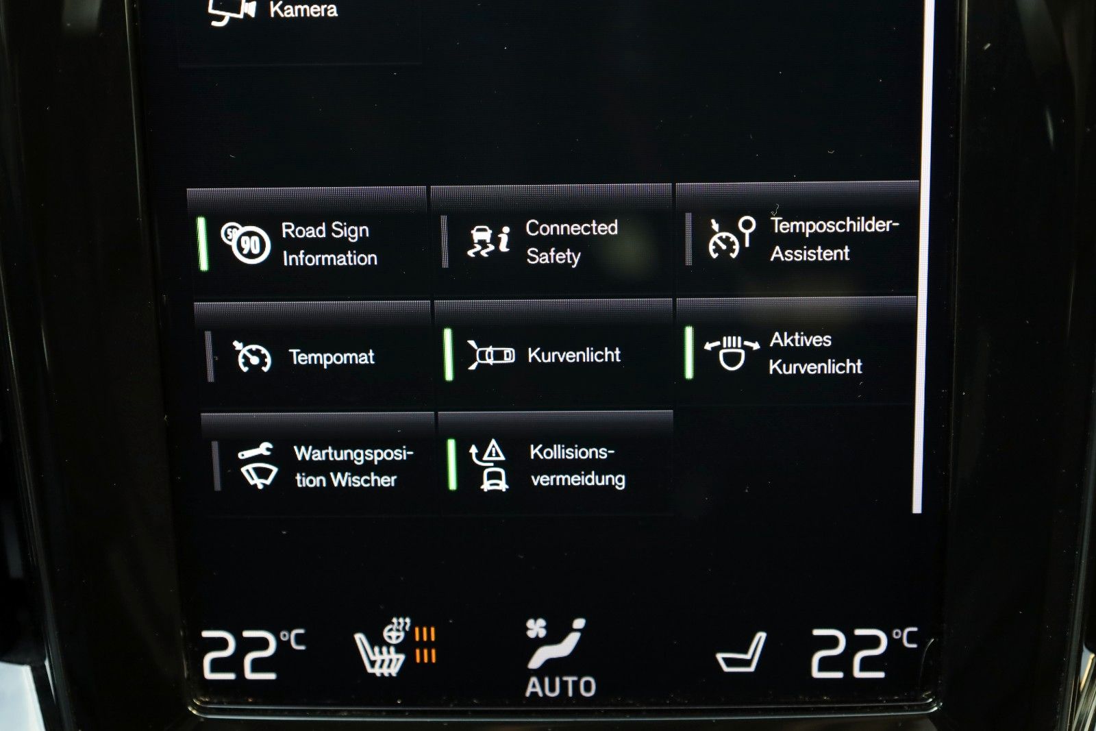 Fahrzeugabbildung Volvo V60 Momentum Leder,Navi,LED,ACC,Kamera,SH,SR+WR