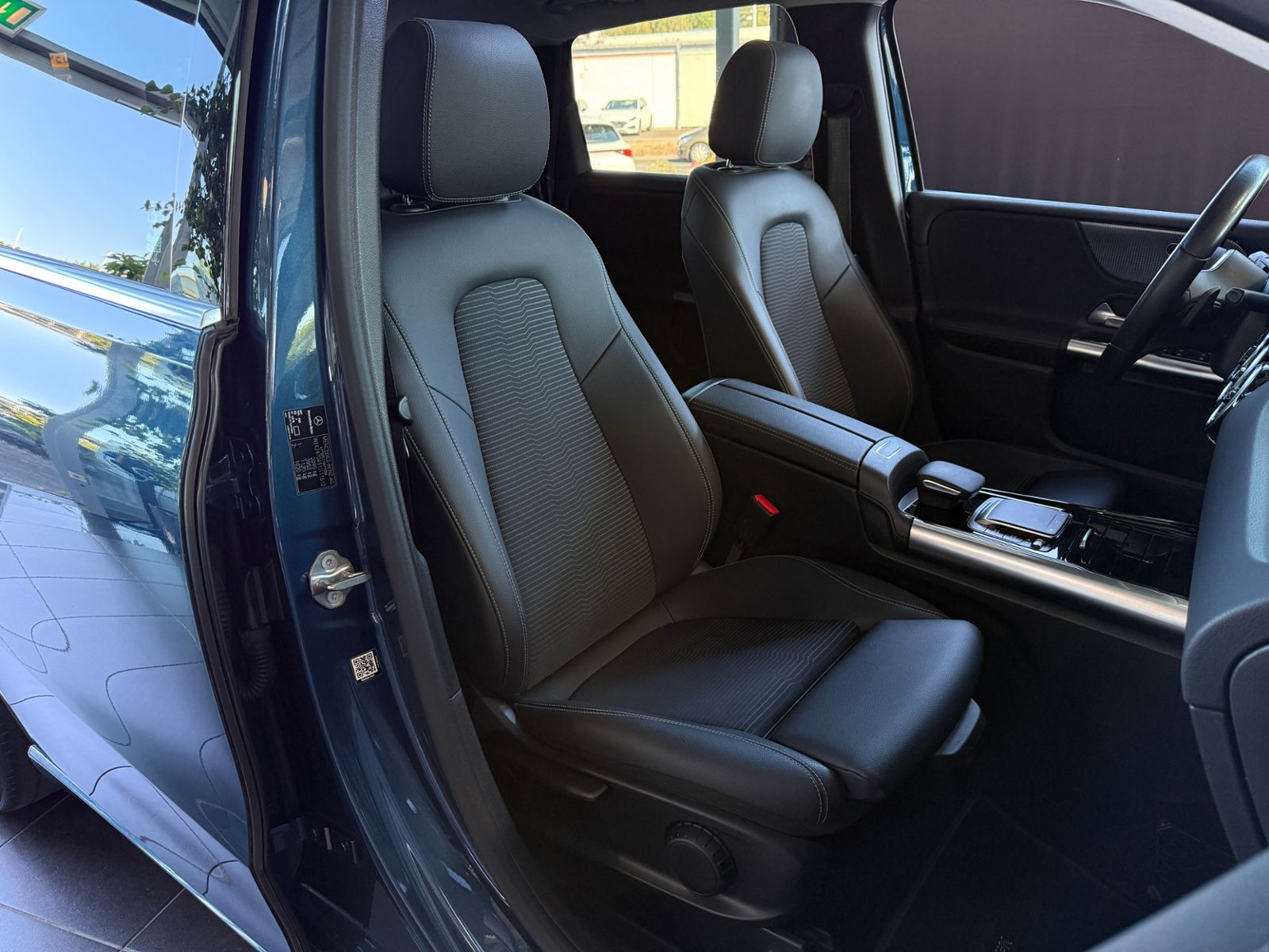 Fahrzeugabbildung Mercedes-Benz B 220 4Matic PANO LED NAV RFK SHZ ALU