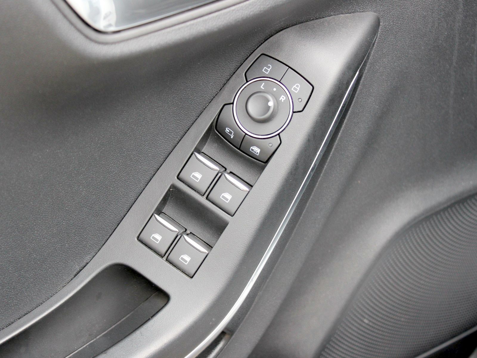 Fahrzeugabbildung Ford Puma Titanium X 1,0 EcoBoost Mild Hybrid