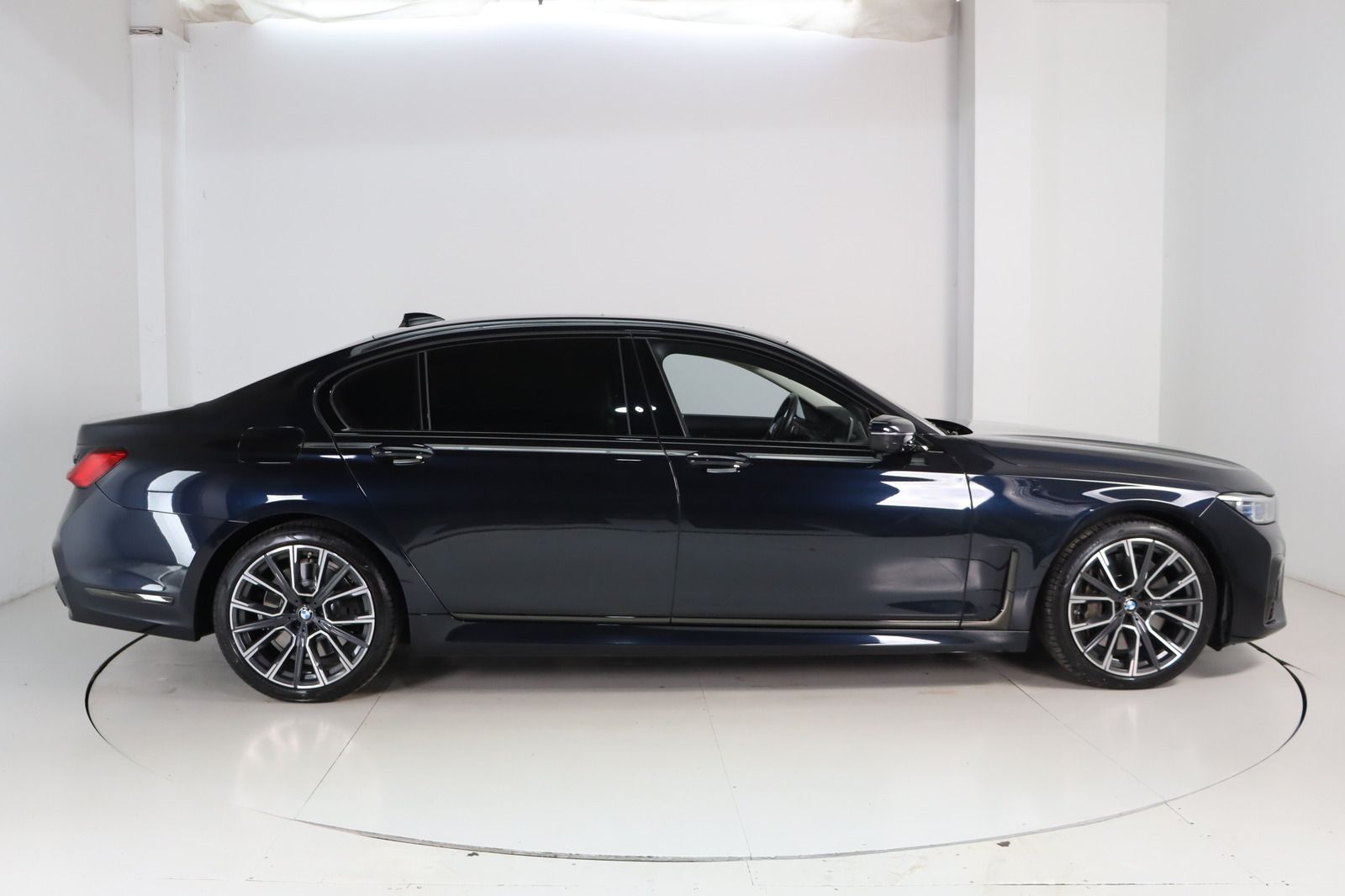 Fahrzeugabbildung BMW 750 L i xDrive M Paket Night-Vision * 4x Massage
