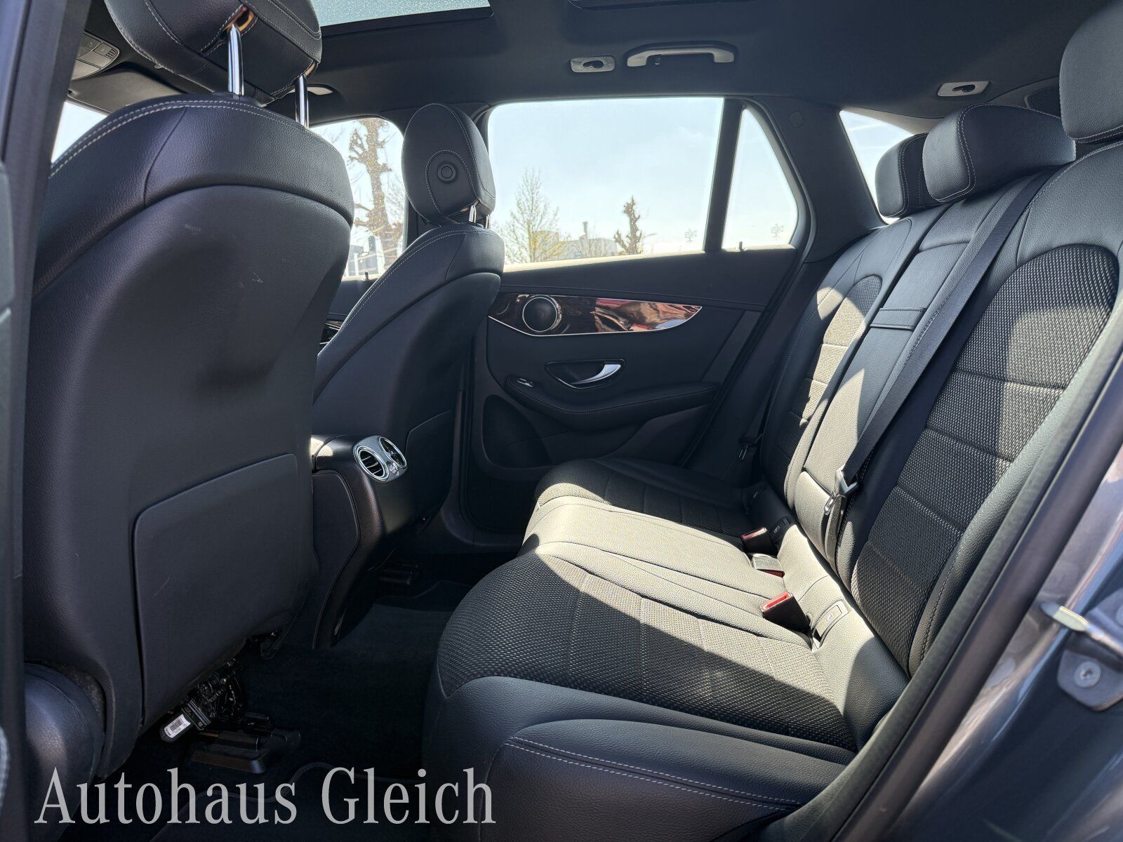 Fahrzeugabbildung Mercedes-Benz GLC 300 d 4Matic (EURO 6d) EXCLUSIVE Interieur