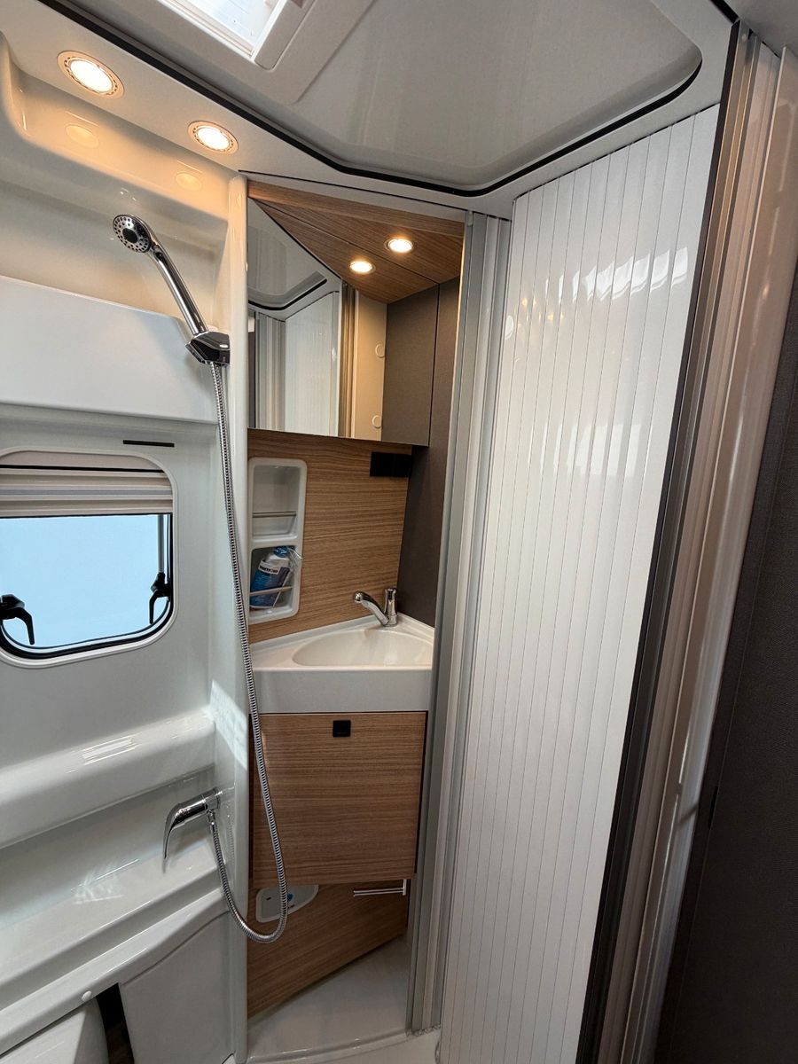Fahrzeugabbildung Malibu Van first class - two rooms GT skyview 640 LE RB