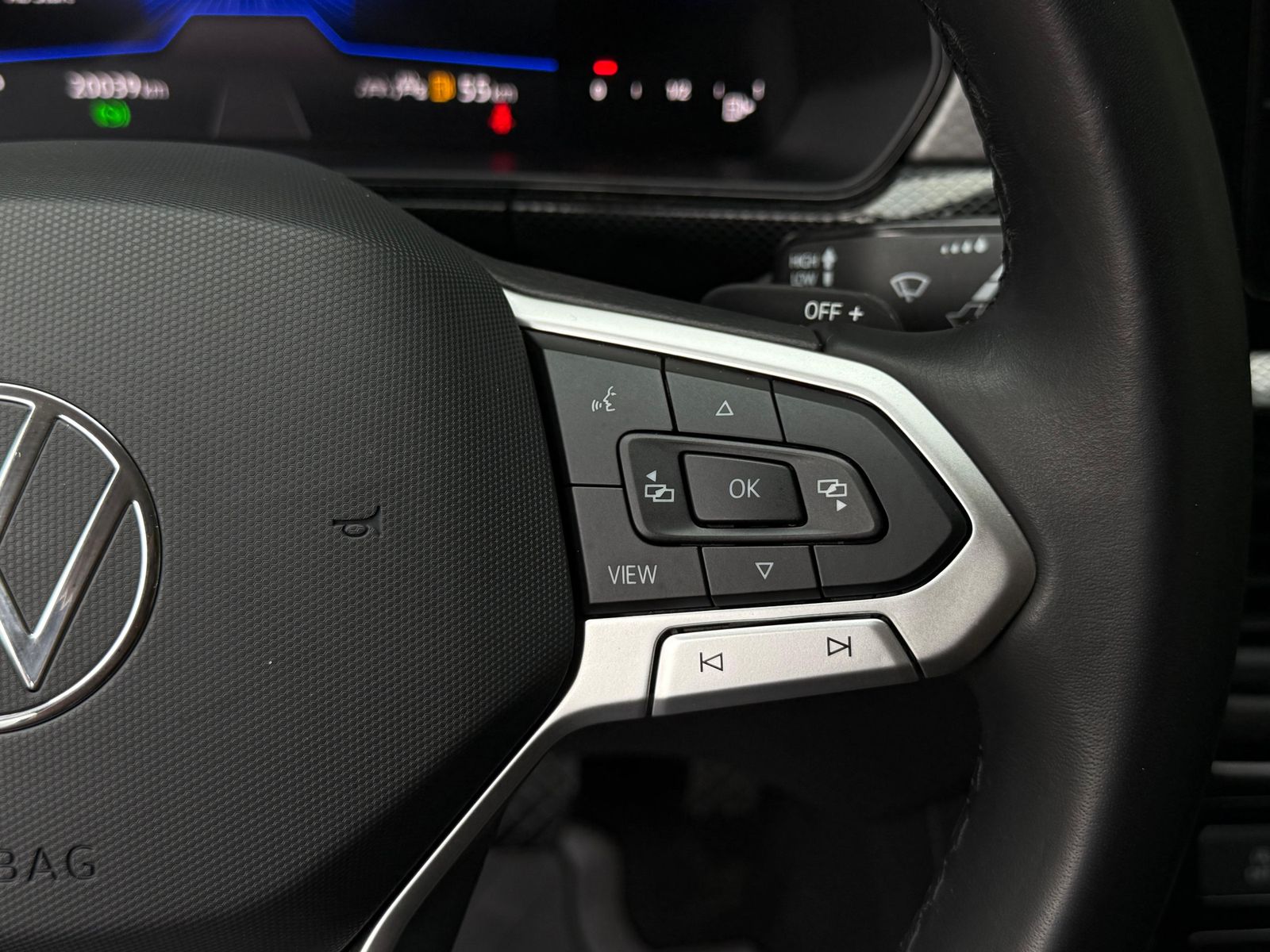 Fahrzeugabbildung Volkswagen T-Cross 1.0 TSI DSG Life LED+KAM+ACC+CARPL+SHZ+