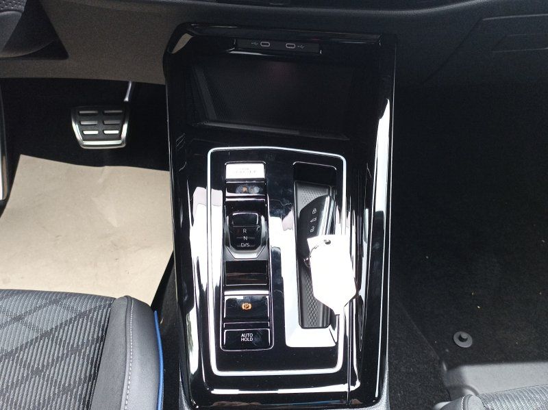 Fahrzeugabbildung Volkswagen Golf Vr. 8 1.5 eTSI R-Line DSG