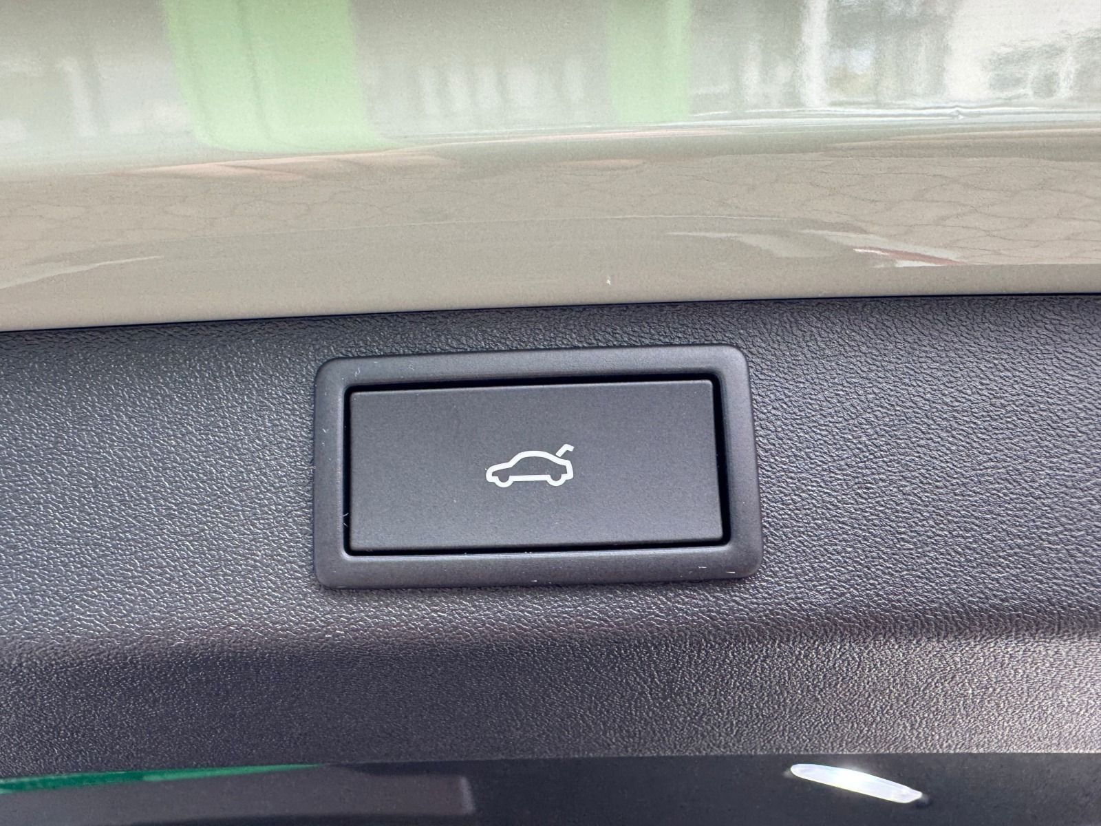 Fahrzeugabbildung SKODA Elroq 60 Lodge 204PS*AHK*RFK*20Zoll*Wärmepumpe