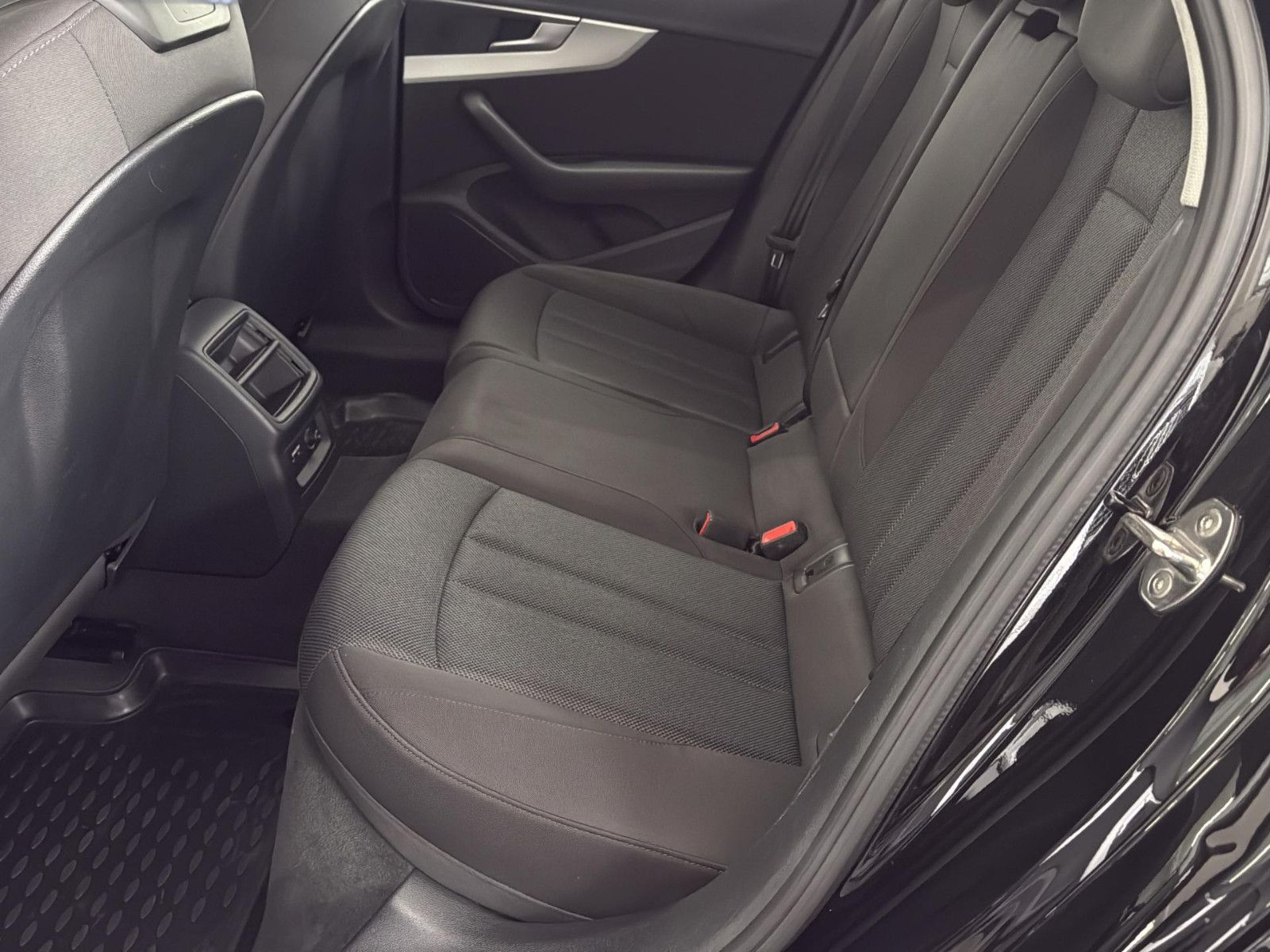 Fahrzeugabbildung Audi A4 Avant 35 TDI / AHK /