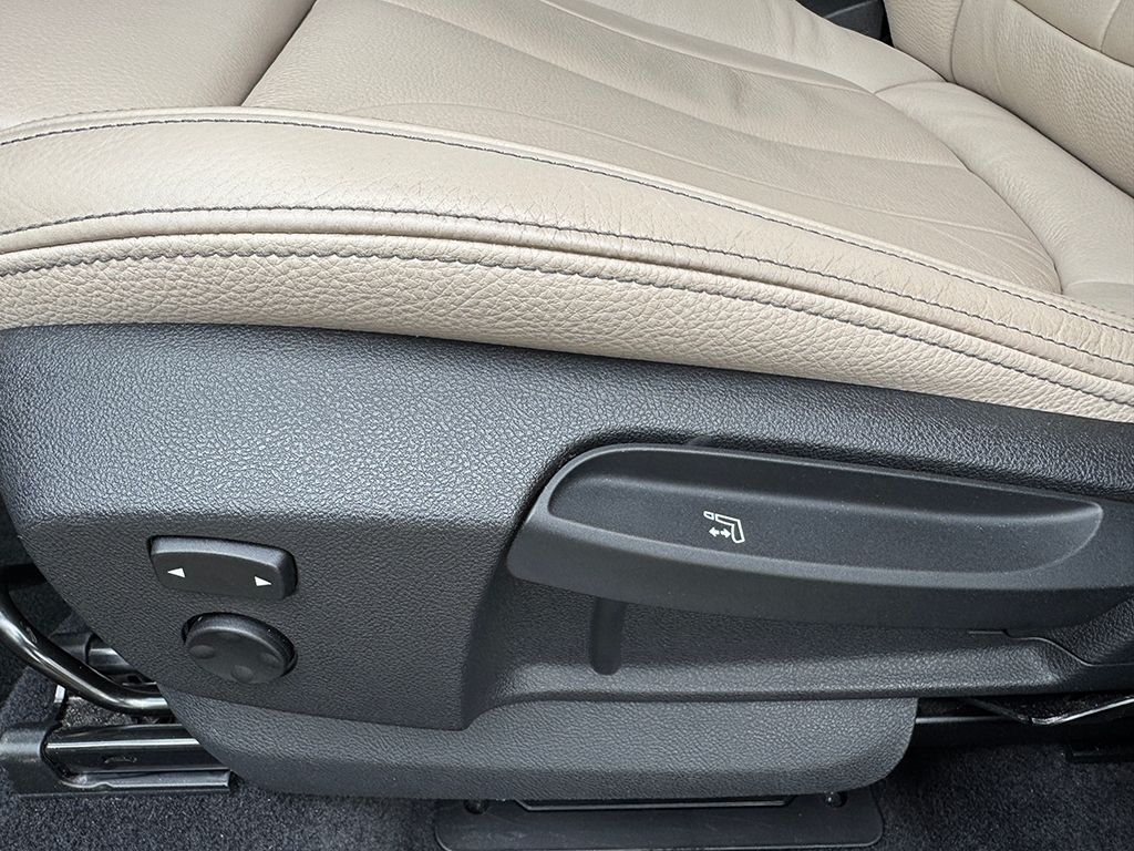 2 Active Tourer 218 i Luxury Line *NAVI*PDC*