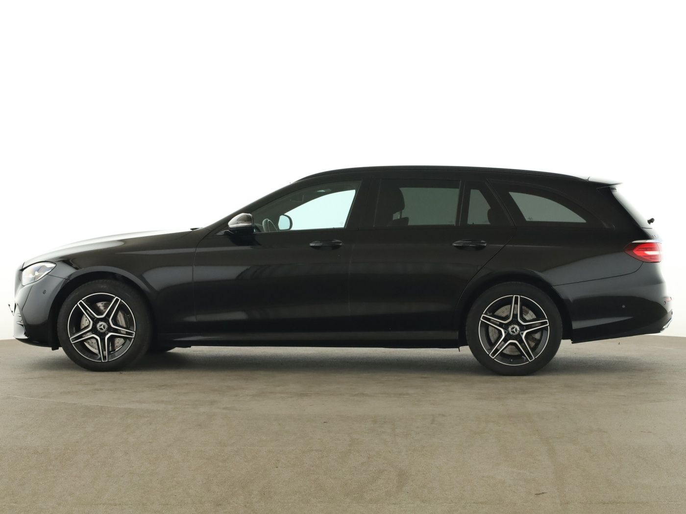 Mercedes-Benz E 300 de 4M T AMG+NIGHT+DIST+AHK+AMBI+360°+EASYP imagem 3